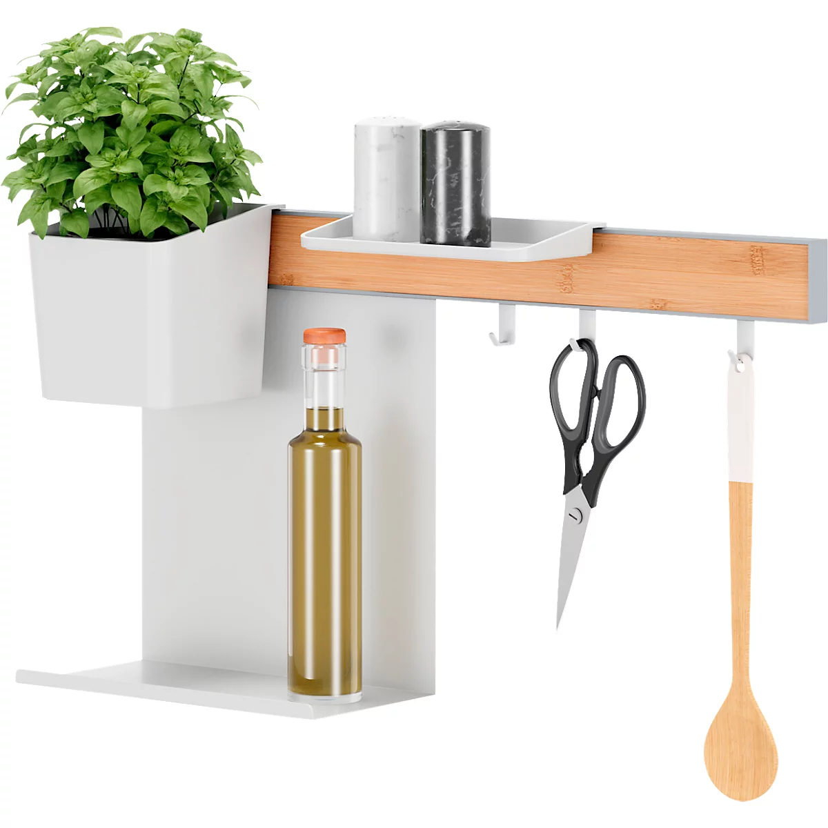 Étagère de cuisine avec plante en pot, épices, bouteille d'huile, ciseaux et cuillère de cuisine.