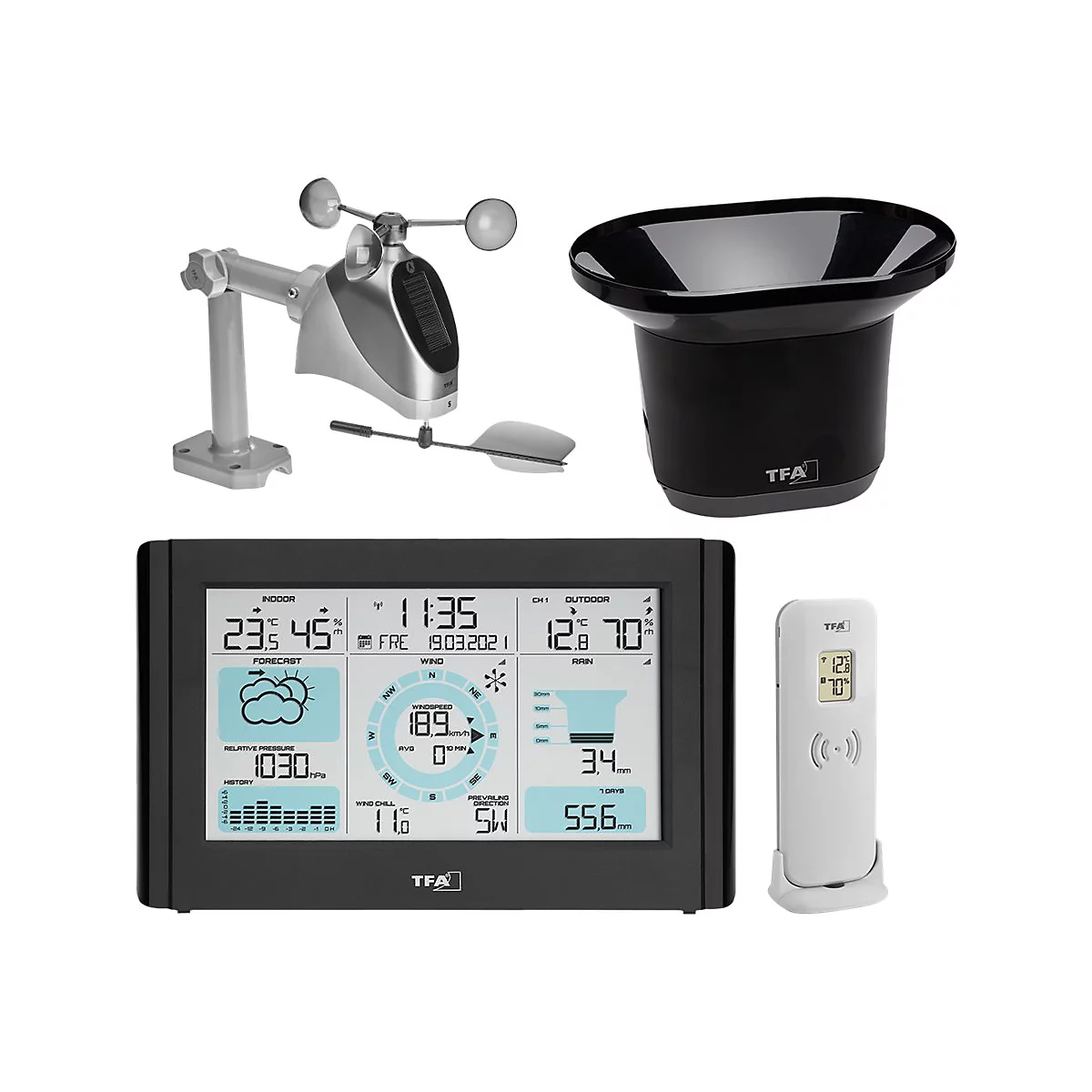 Digitale Wetterstation mit Außensensoren für Wind, Regen und Temperatur auf weißem Hintergrund.