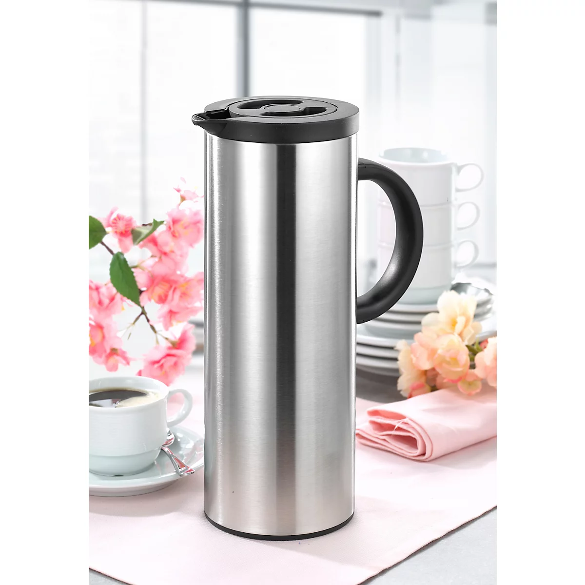 Dessin de contour d'appareil photo gris sur fond blanc.