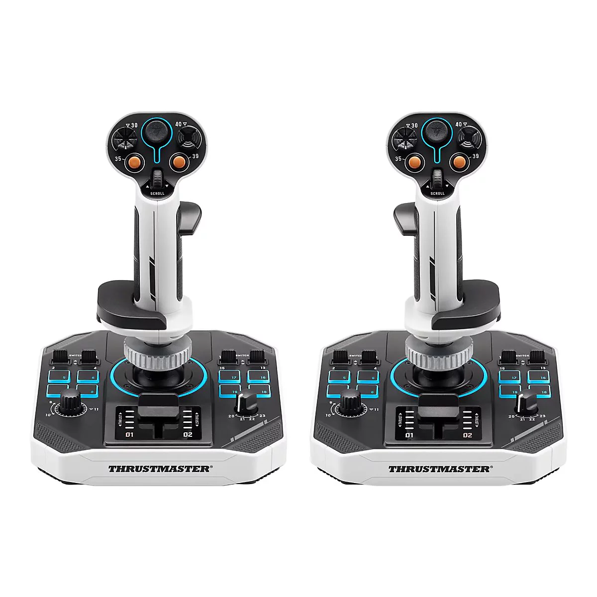 Zwei identische Thrustmaster Joysticks in Weiß-Grau auf weißem Hintergrund.