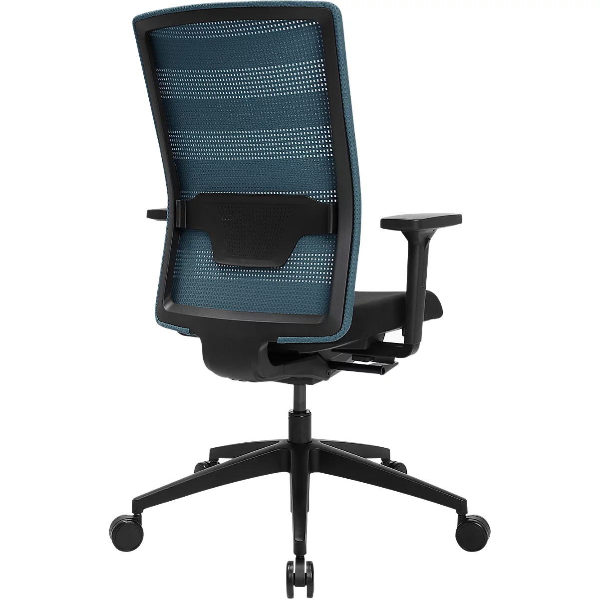 Bureaustoel met blauwe mesh rugleuning en zwart frame, achteraanzicht tegen witte achtergrond.