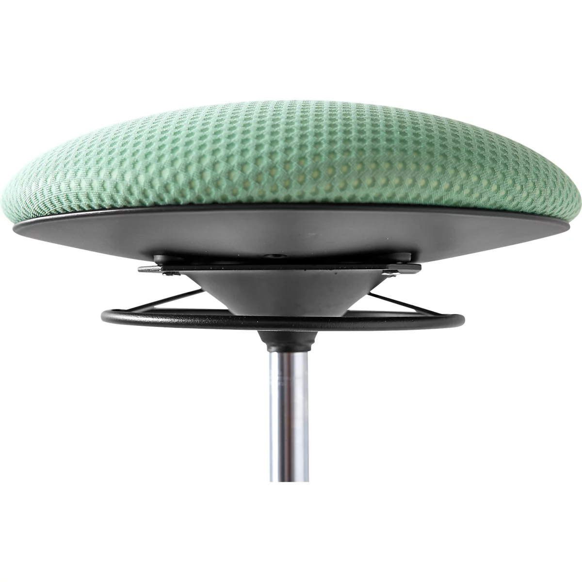 Un taburete acolchado verde con estructura negra y base cromada. El asiento tiene una superficie texturizada.