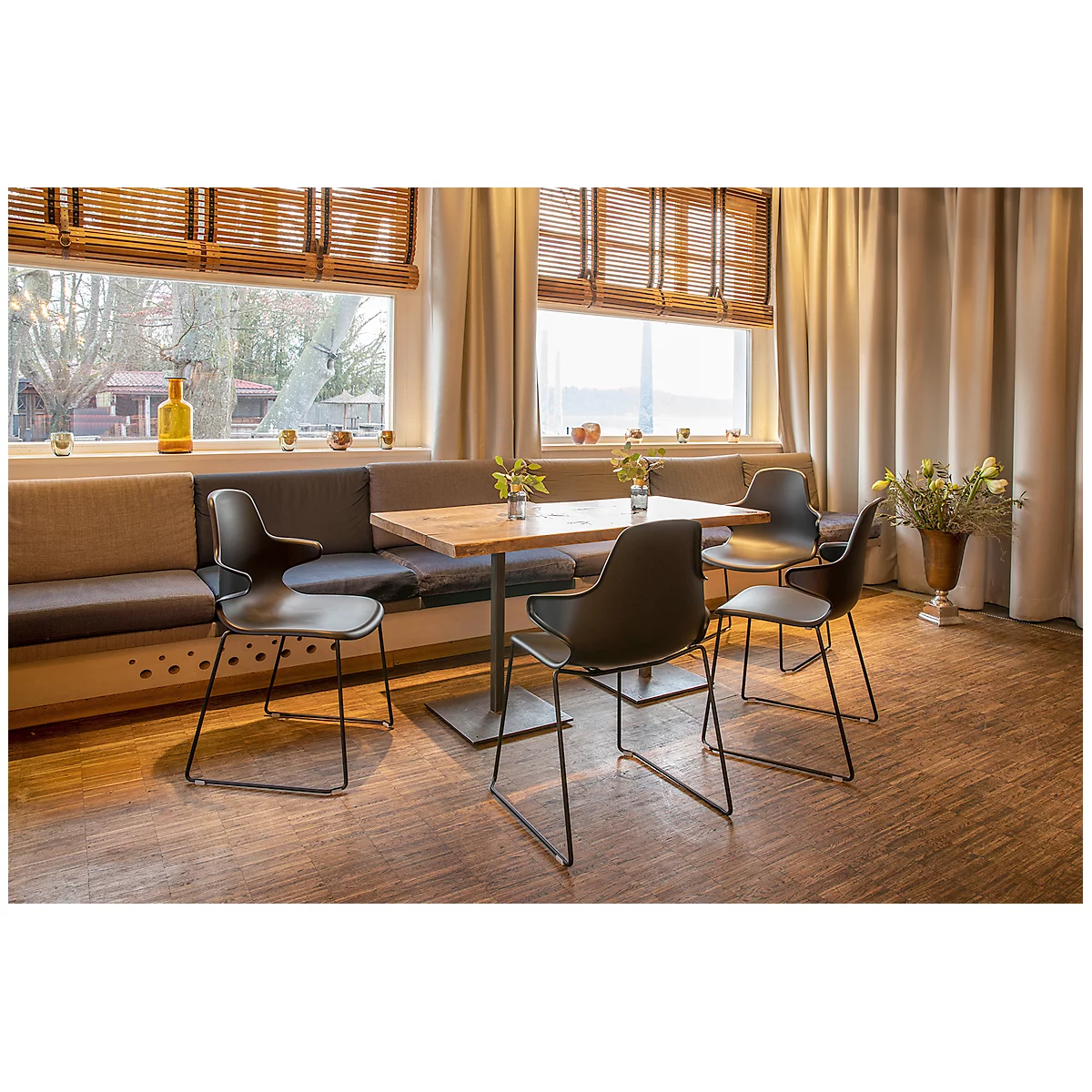 Topstar T2020 kuipstoel, sledeonderstel, ergonomische zitschaal, stapelbaar tot 4 stuks, zithoogte 450 mm, set van 2, met armleggers, zwart/zwart