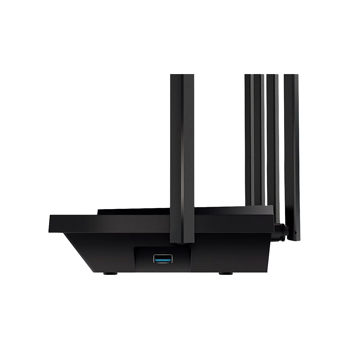 Schwarzer Router mit Antennen. Unterseite mit USB-Anschluss. Vor weißem Hintergrund.