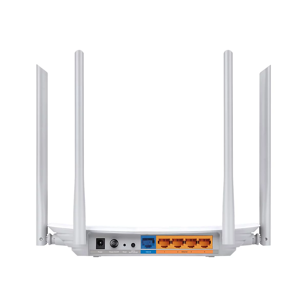 Ein weißer Router mit vier Antennen, auf weißem Hintergrund. Rückseite mit Anschlüssen, Beschriftungen: Power, Reset, Internet, Ethernet.