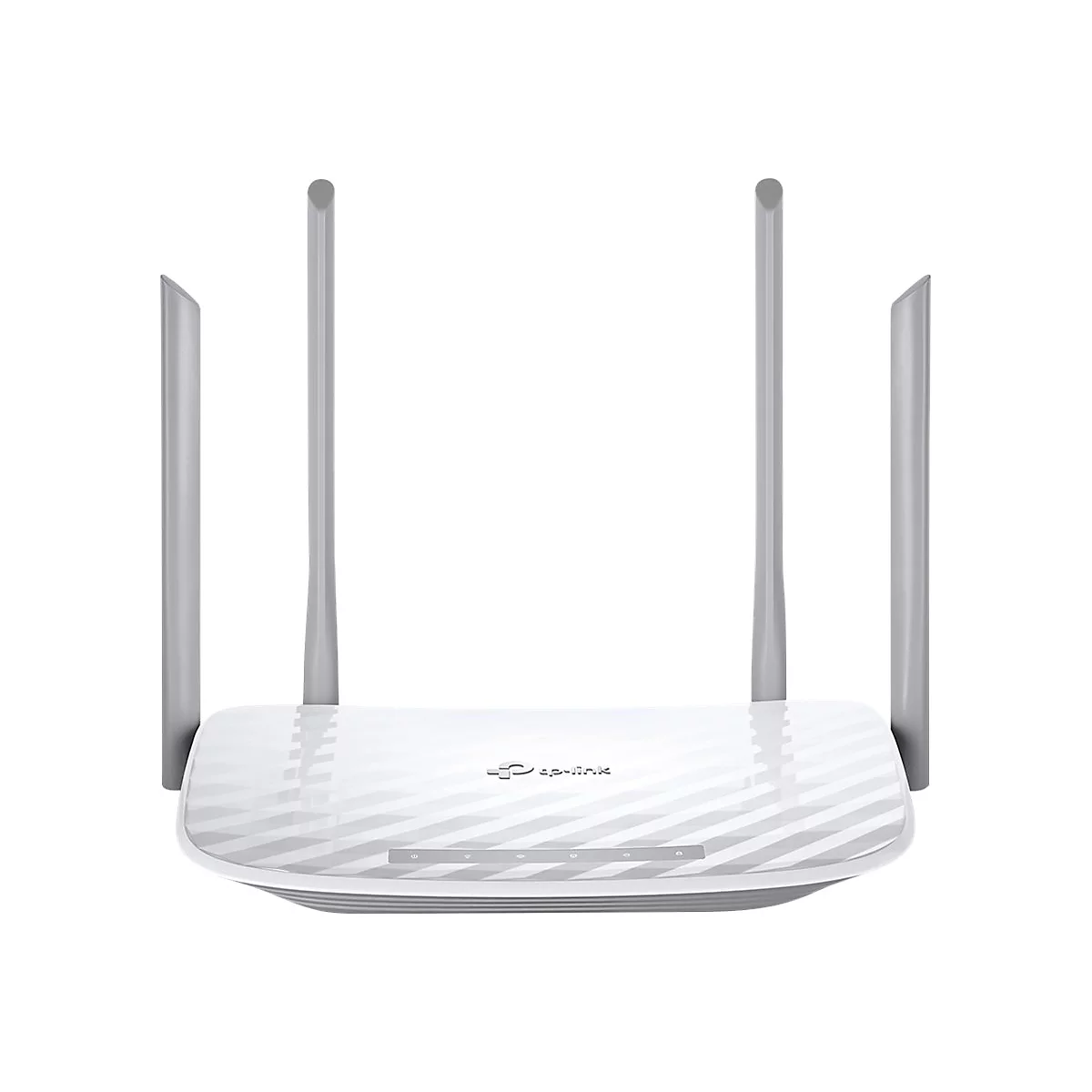 Weißer Router mit vier Antennen, auf weißem Hintergrund.