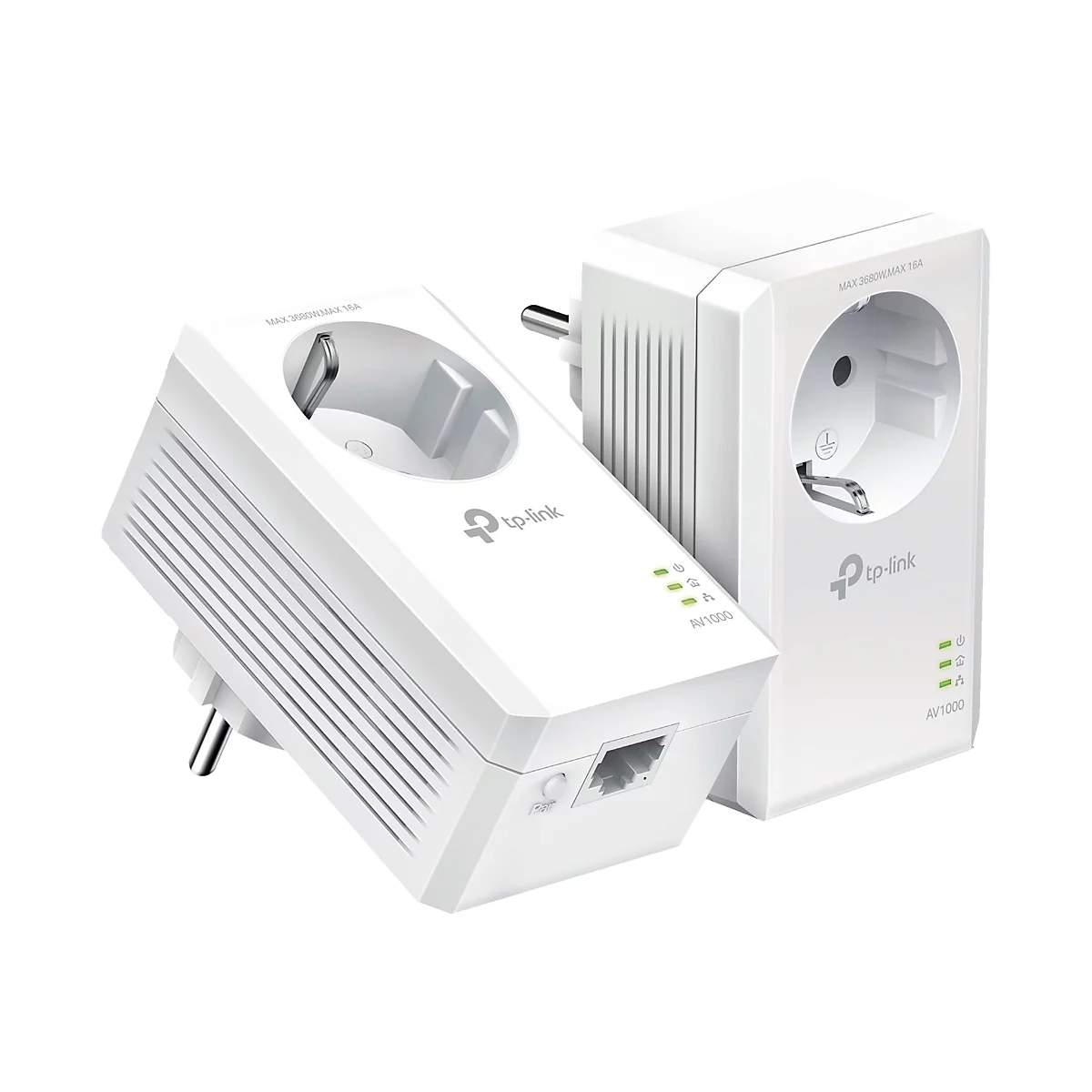Zwei weiße TP-Link Powerline-Adapter mit integrierter Steckdose auf weißem Hintergrund.