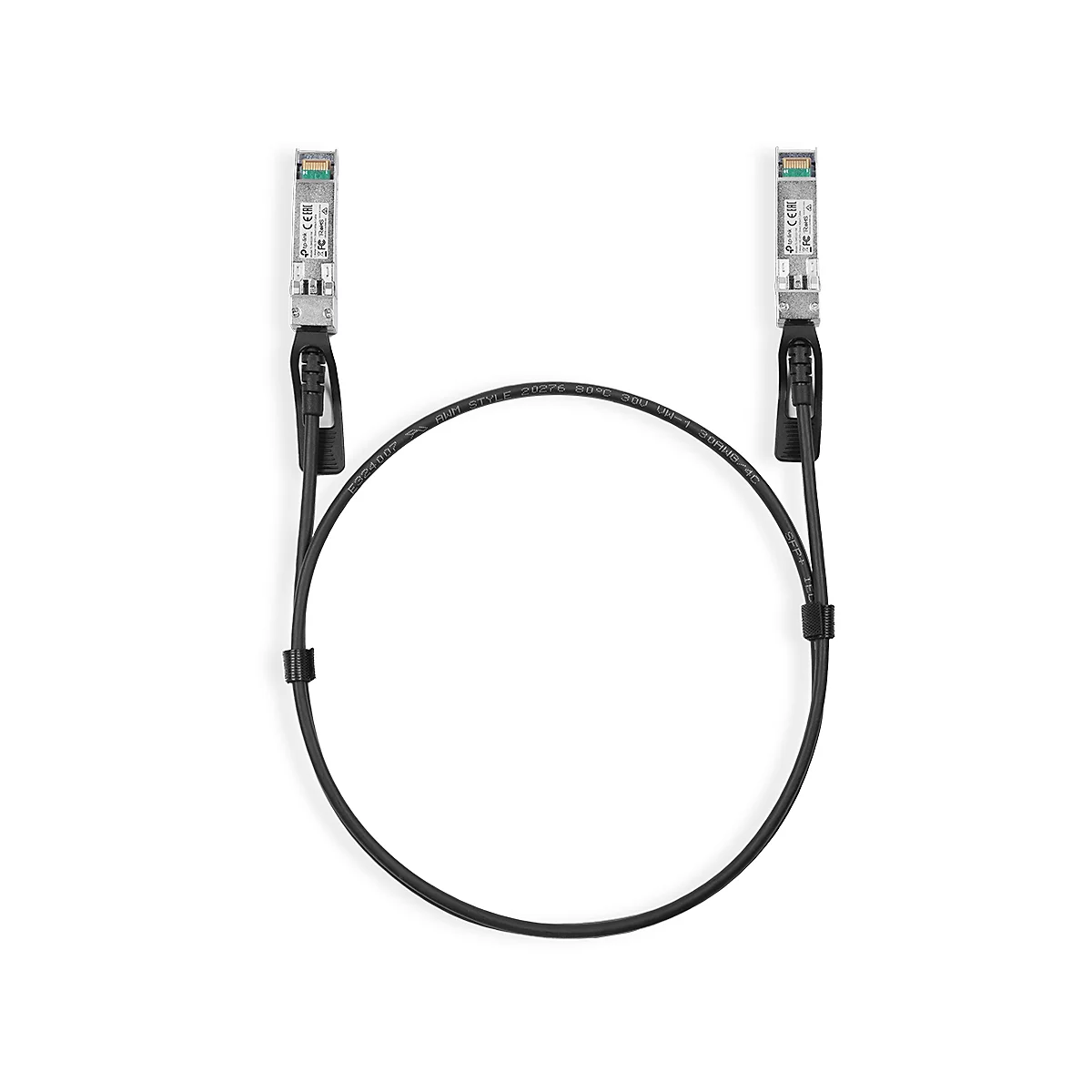Ein schwarzes SFP+ Kabel mit zwei Anschlüssen und einem gebogenen Kabel. Auf dem Kabel sind Schriftzüge zu sehen.