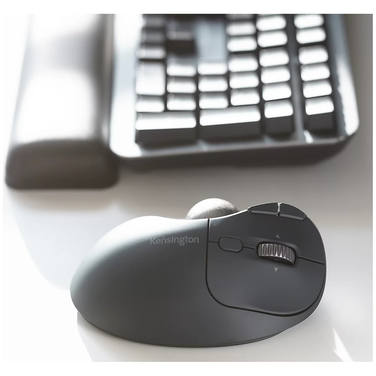 Trackball Kensington Pro Fit™ Ergo TB550, ergonomisch, snoerloos, oplaadbare batterij, 7 knoppen en 4D scrollwiel, 400/800/1200/1600 dpi, PCR, grijsblauw