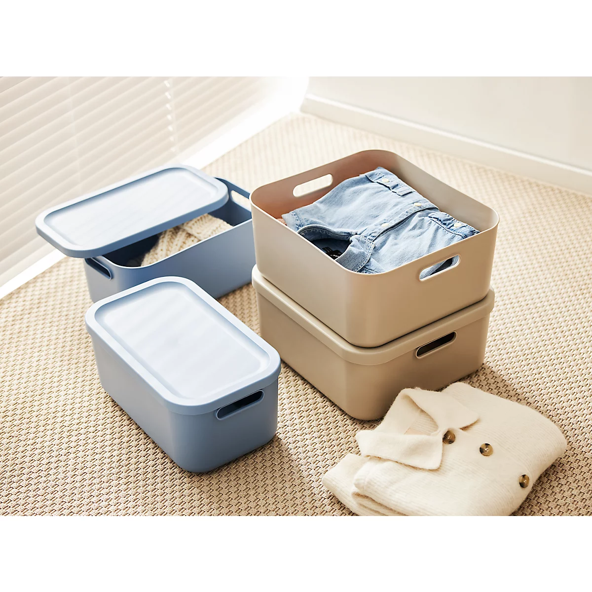 Transportbox Rotho Albula, Volumen 12 l, stapelbar, mit abnehmbarem Deckel und Grifflöchern, L 395 x B 235 x H 177 mm, Recycling-Kunststoff, blau