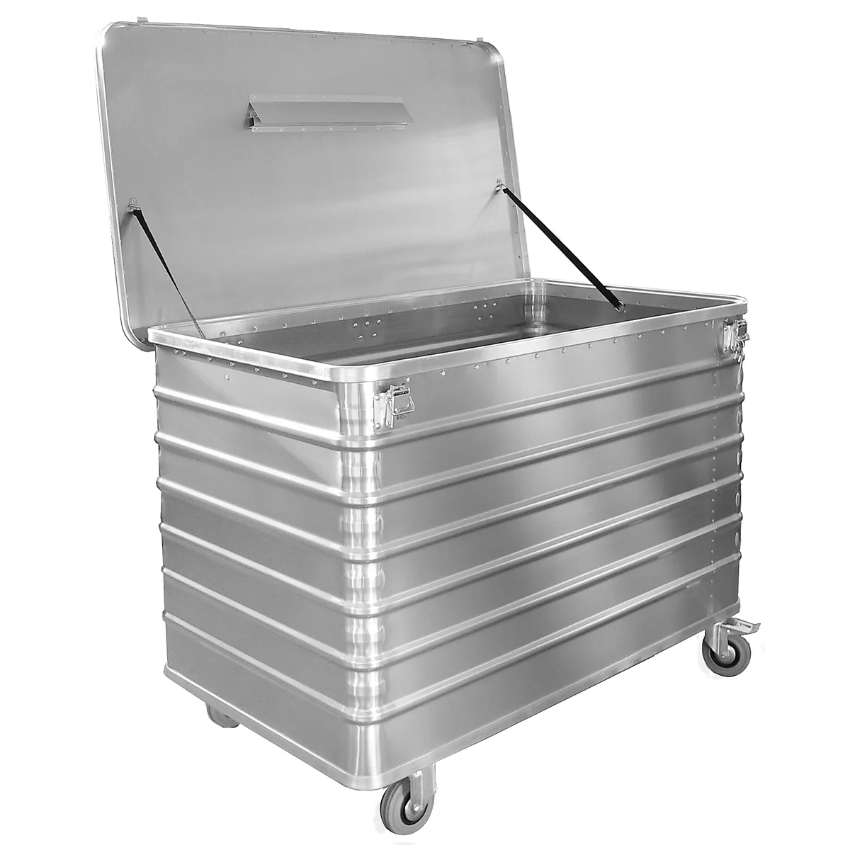 Caja de aluminio plateada con tapa abierta sobre ruedas.
