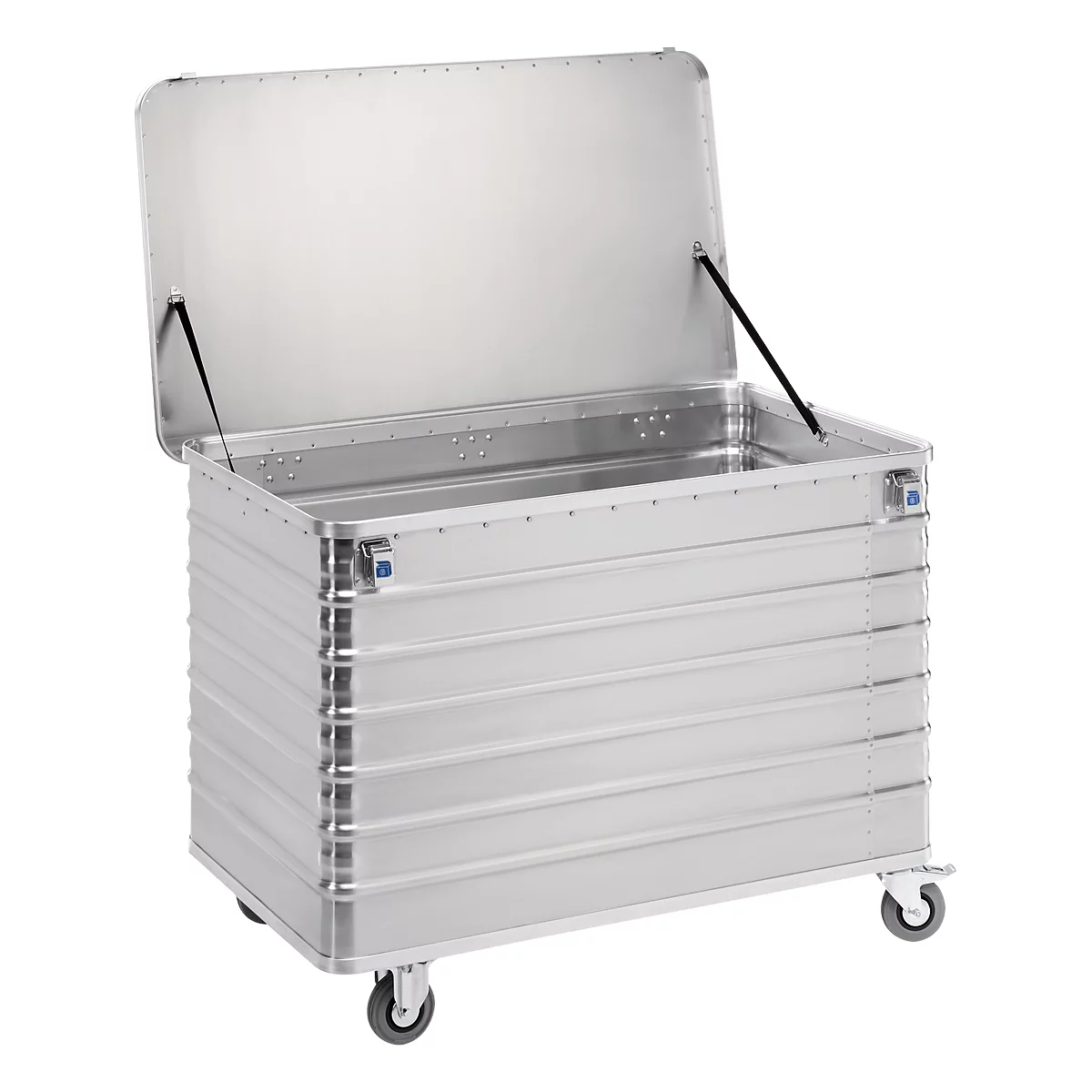 Caja de aluminio plateado, tapa abierta, sobre ruedas.