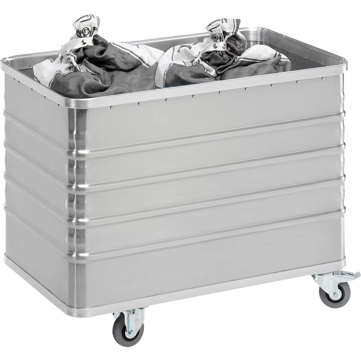 Grijze metalen wasmand op wielen, gevuld met wasgoed.