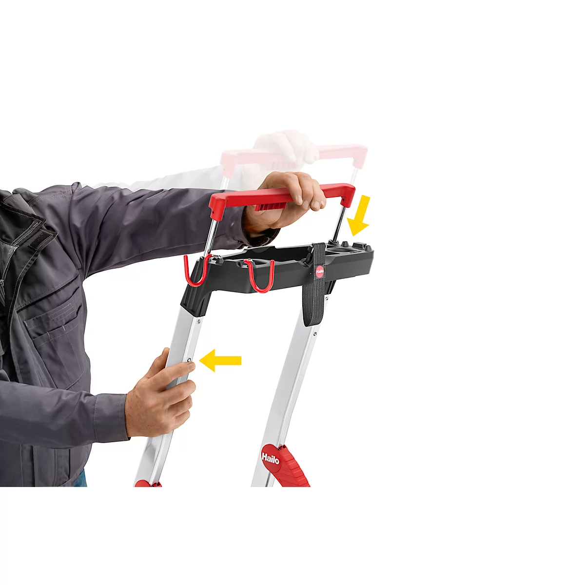 Persoon bedient een rode en zwarte ladder met handvatten. Gele pijlen geven de beweging aan.