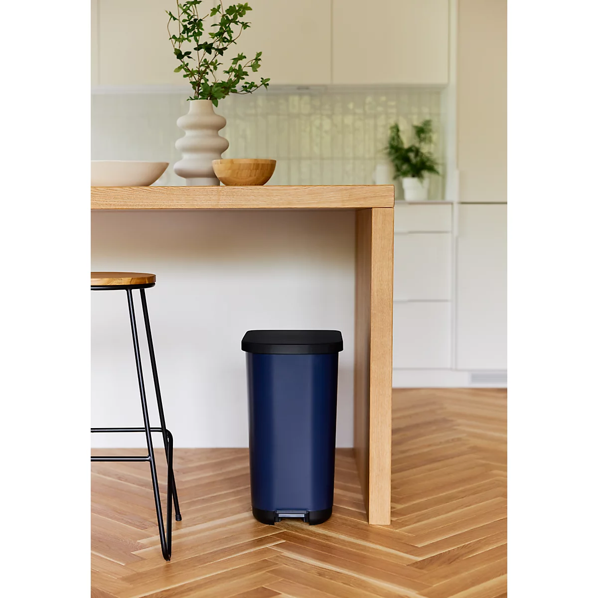 Treteimer Rotho Ribo, Volumen 35 l, mit Deckel und Inneneimer, L 400 x B 285 x H 513 mm, Recycling-Kunststoff, blau