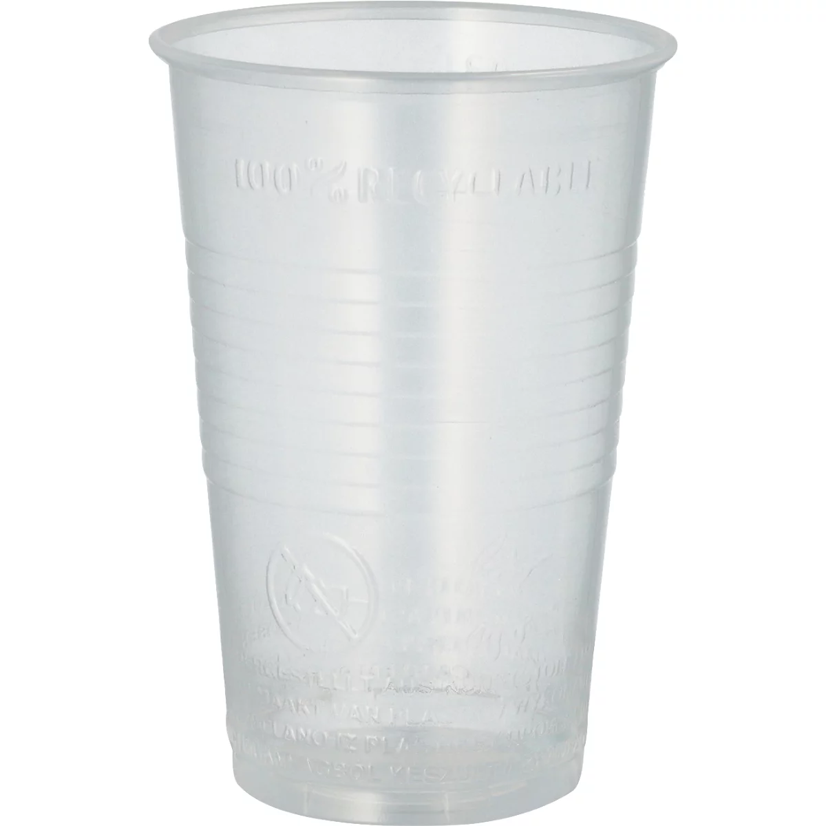 Transparenter Einweg-Plastikbecher mit Aufdruck 100% RECYCLABLE vor weißem Hintergrund.