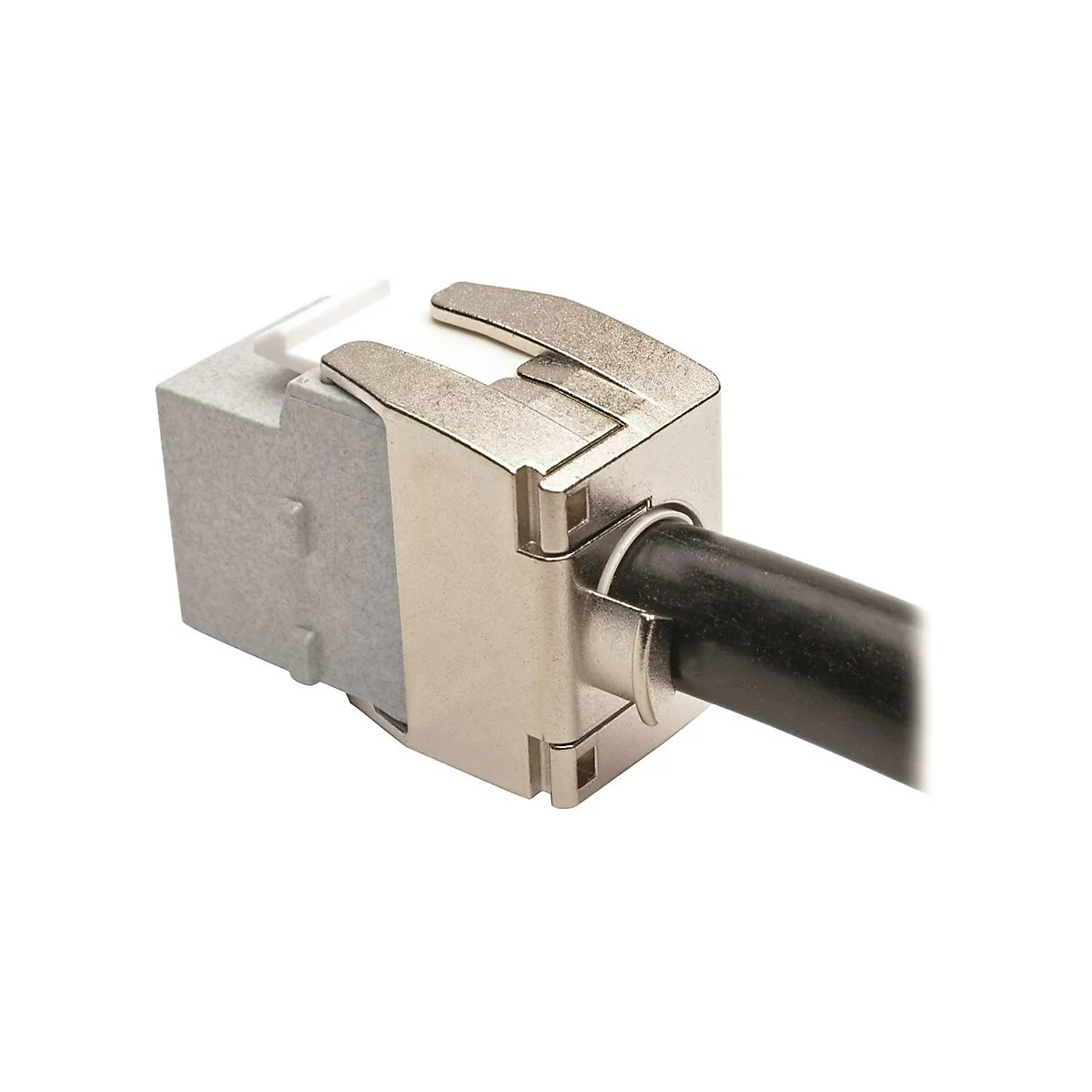 Nahaufnahme eines silberfarbenen RJ45-Steckers mit schwarzem Kabel.