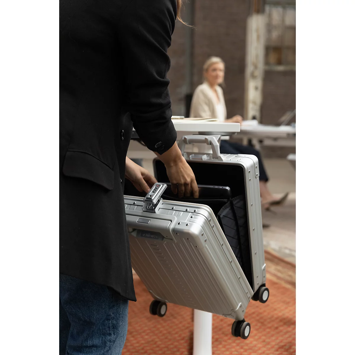 Trolley Business case actiCase, L 370 x P 190 x H 560 mm, 21,5 l, avec roulettes, aluminium, argent