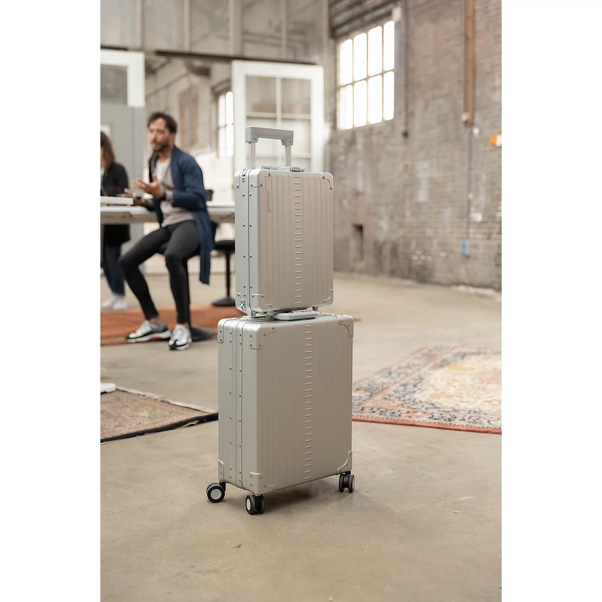 Trolley Business case actiCase, L 370 x P 190 x H 560 mm, 21,5 l, avec roulettes, aluminium, argent