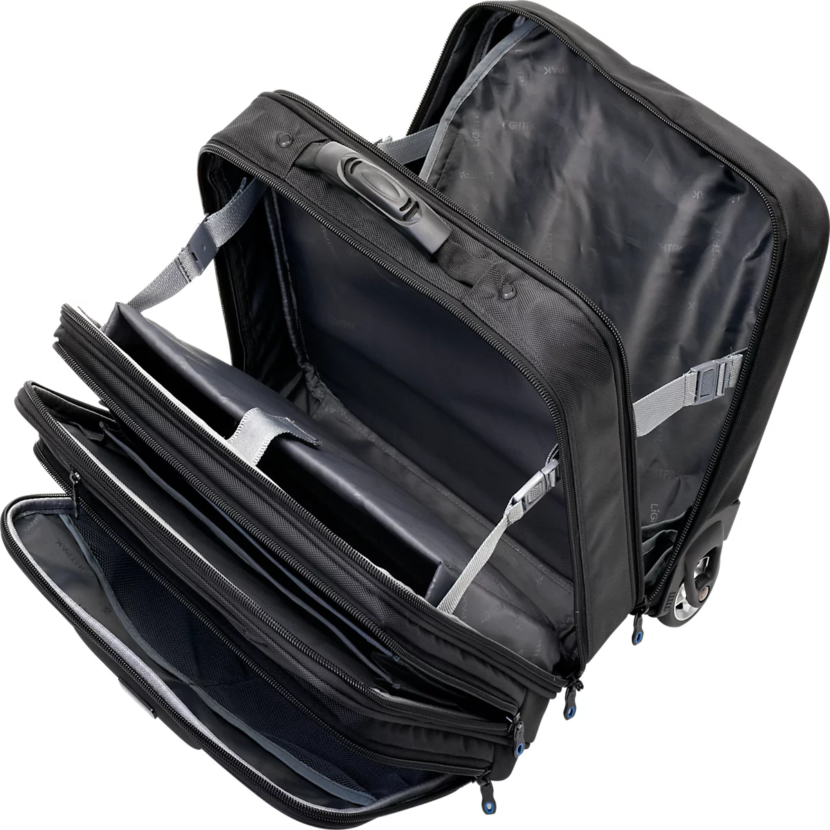 Maletín negro abierto que muestra múltiples compartimentos y ruedas.