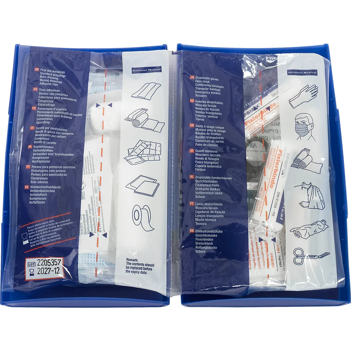 Trousse de premiers secours bleue ouverte avec fournitures médicales. Inscriptions en plusieurs langues.