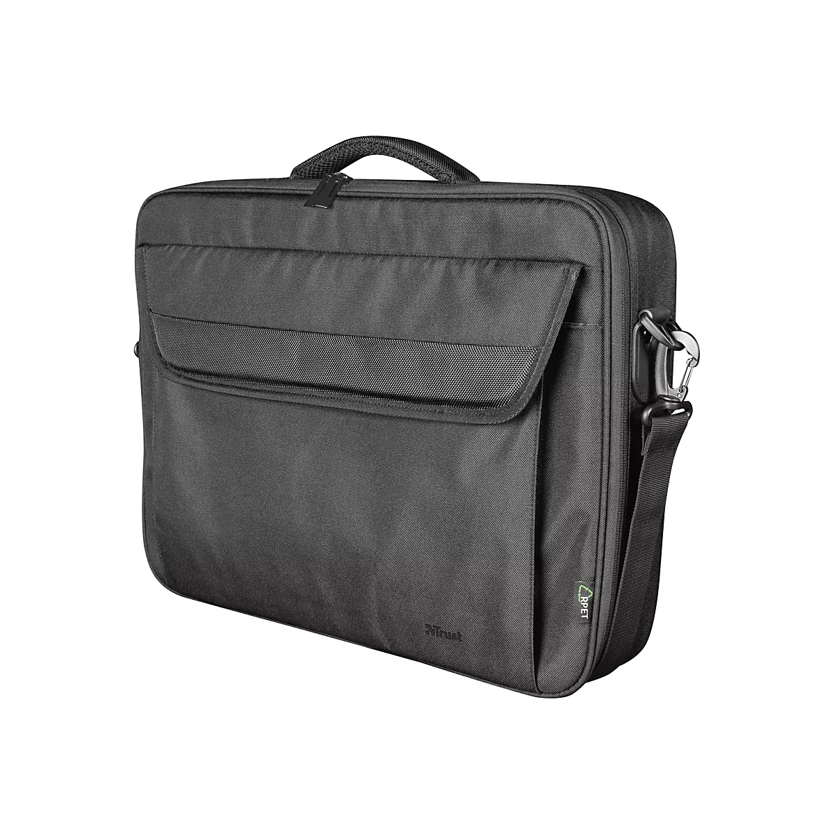 Schwarze Laptoptasche von Trust mit Tragegriff, Klappe vorne und RPET-Label auf weißem Hintergrund.