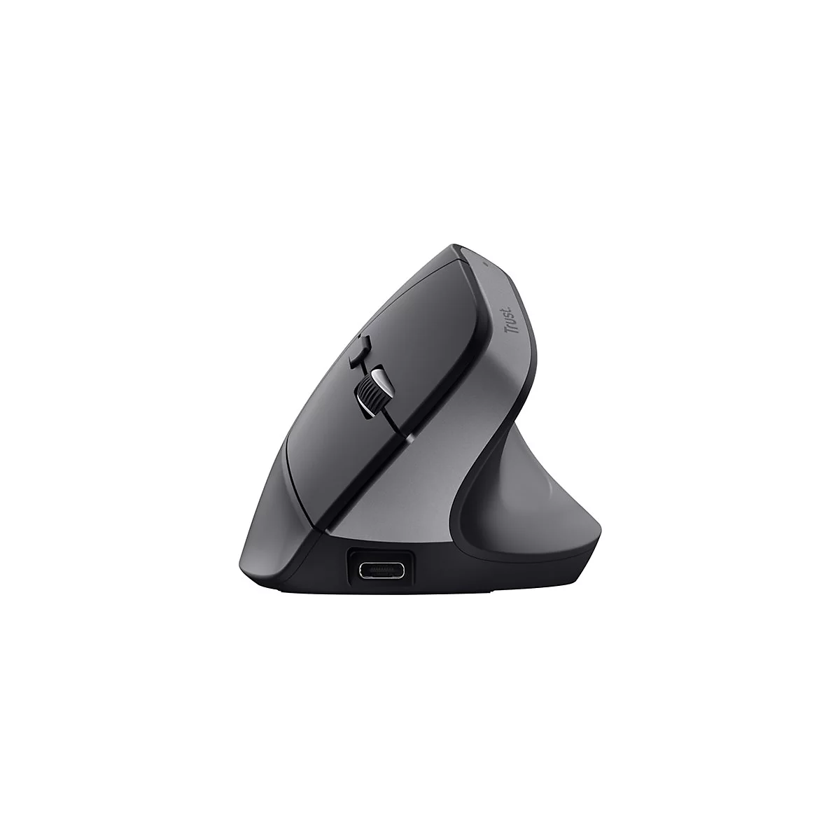Seitliche Ansicht einer grauen, ergonomischen Vertikalmaus von Trust mit USB-C-Anschluss.
