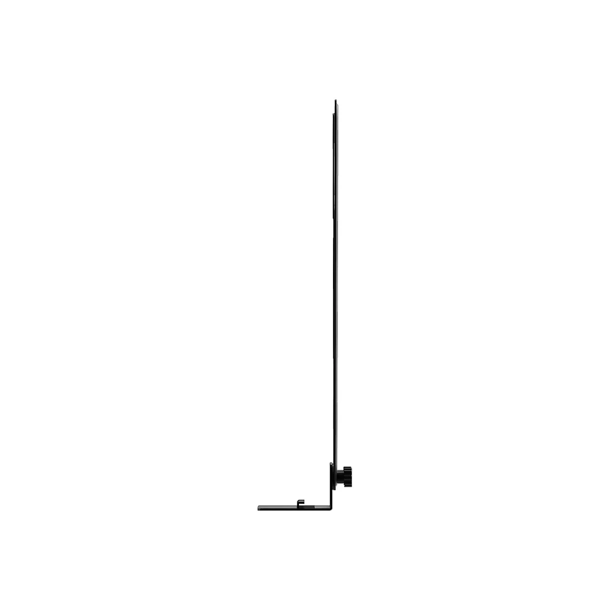 Seitenansicht einer flachen, schwarzen Metallhalterung auf weißem Hintergrund.
