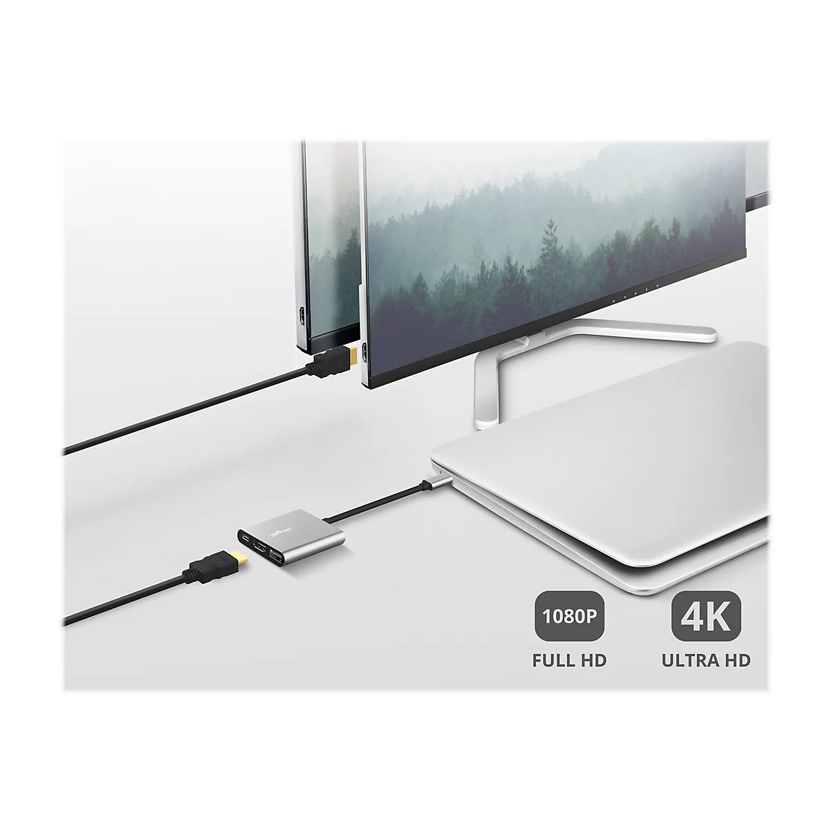 Ein silberfarbener Adapter verbindet ein Notebook mit einem Bildschirm. Kabel verbinden die GerÃ¤te, daneben steht 1080P Full HD und 4K Ultra HD.