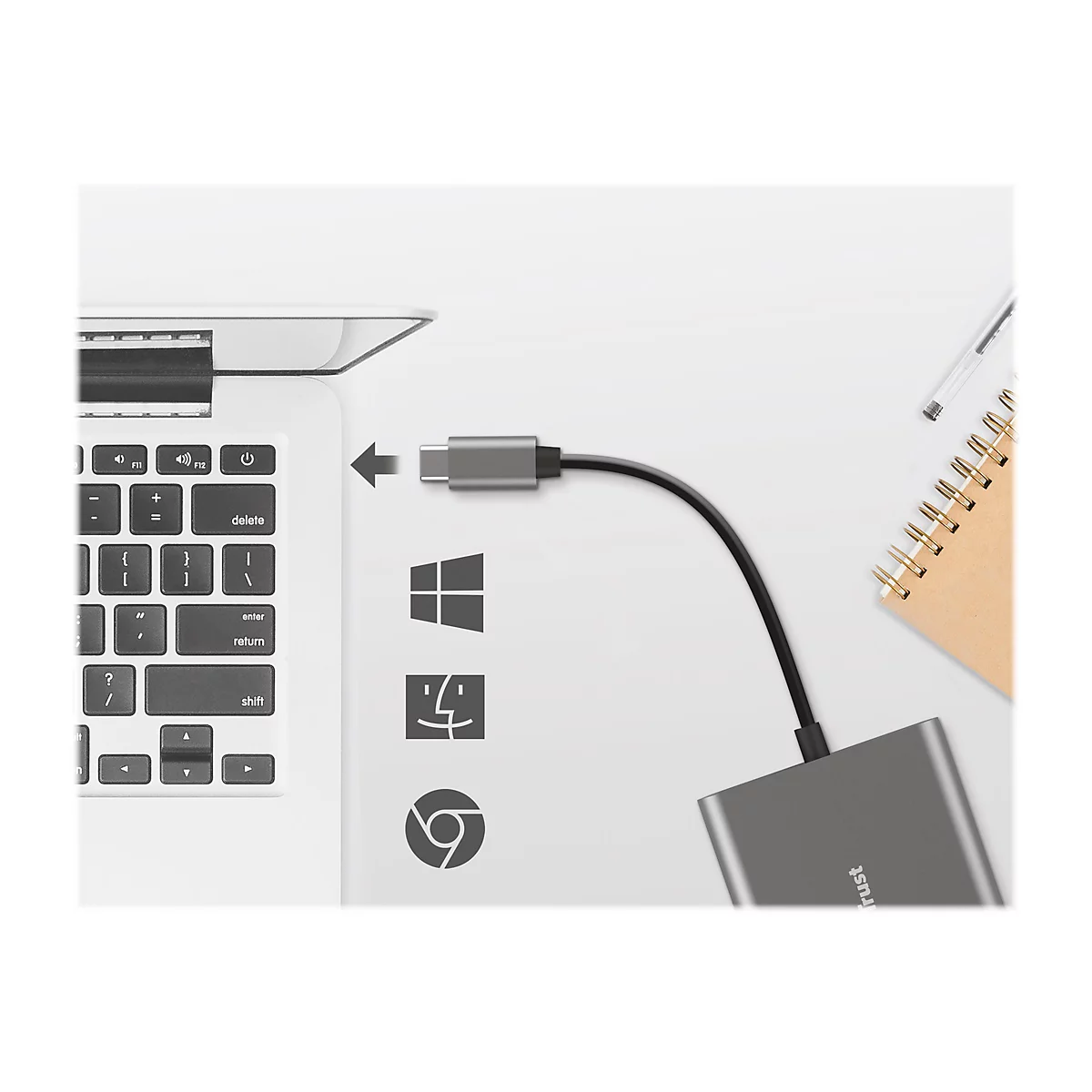 Laptop mit USB-C-Anschluss, verbunden mit einem grauen Hub. Windows-, Mac- und Chrome-Icons.