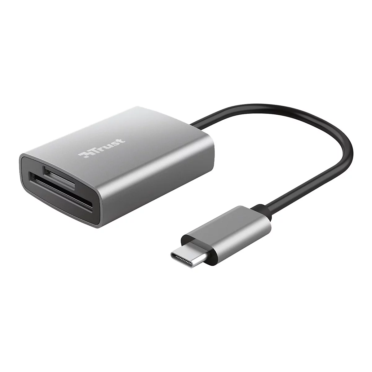 Silberner USB-C-Kartenleser von Trust mit kurzem schwarzem Kabel vor weißem Hintergrund.