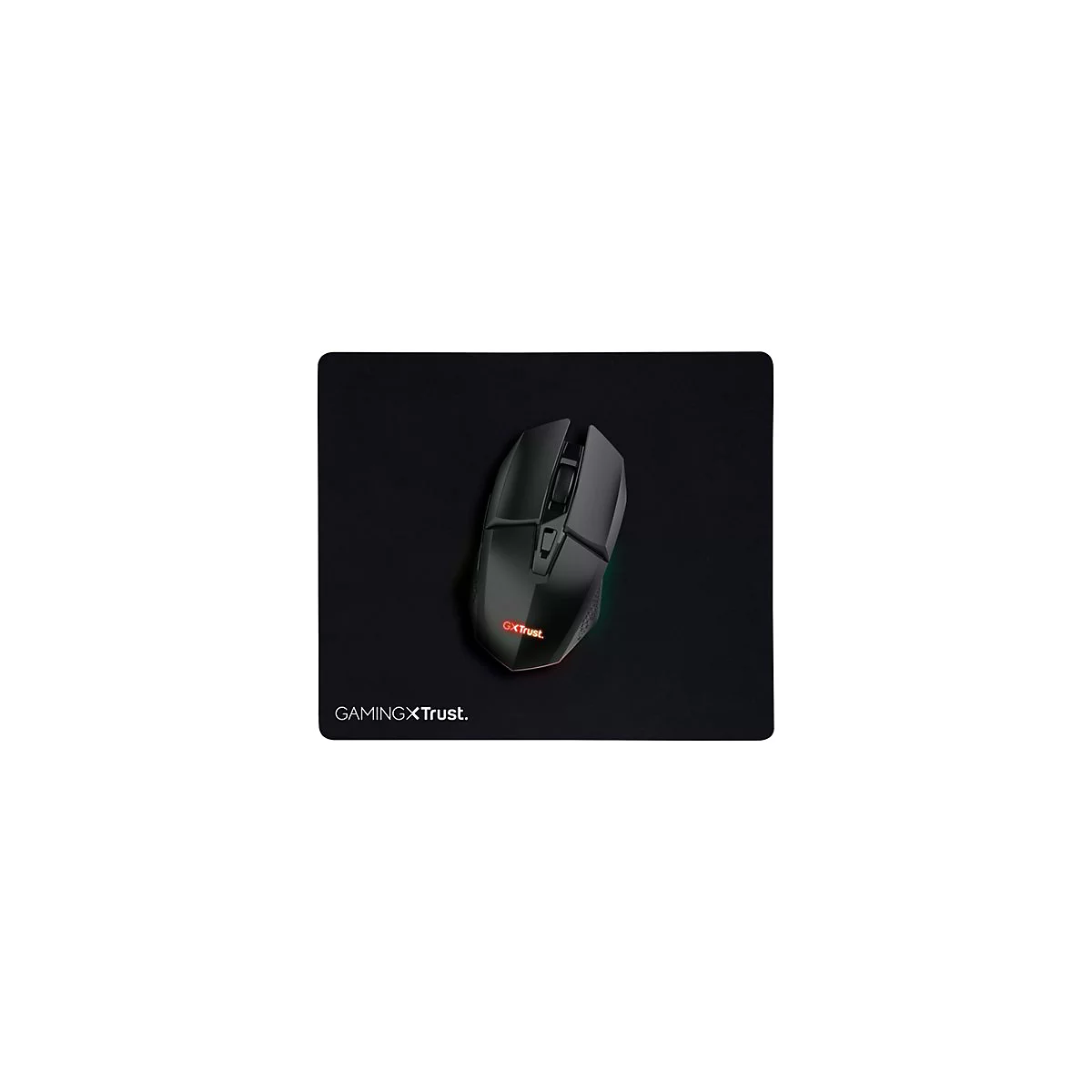 Schwarze Gaming-Maus auf einem schwarzen Mauspad mit weißem Schriftzug GamingXTrust.