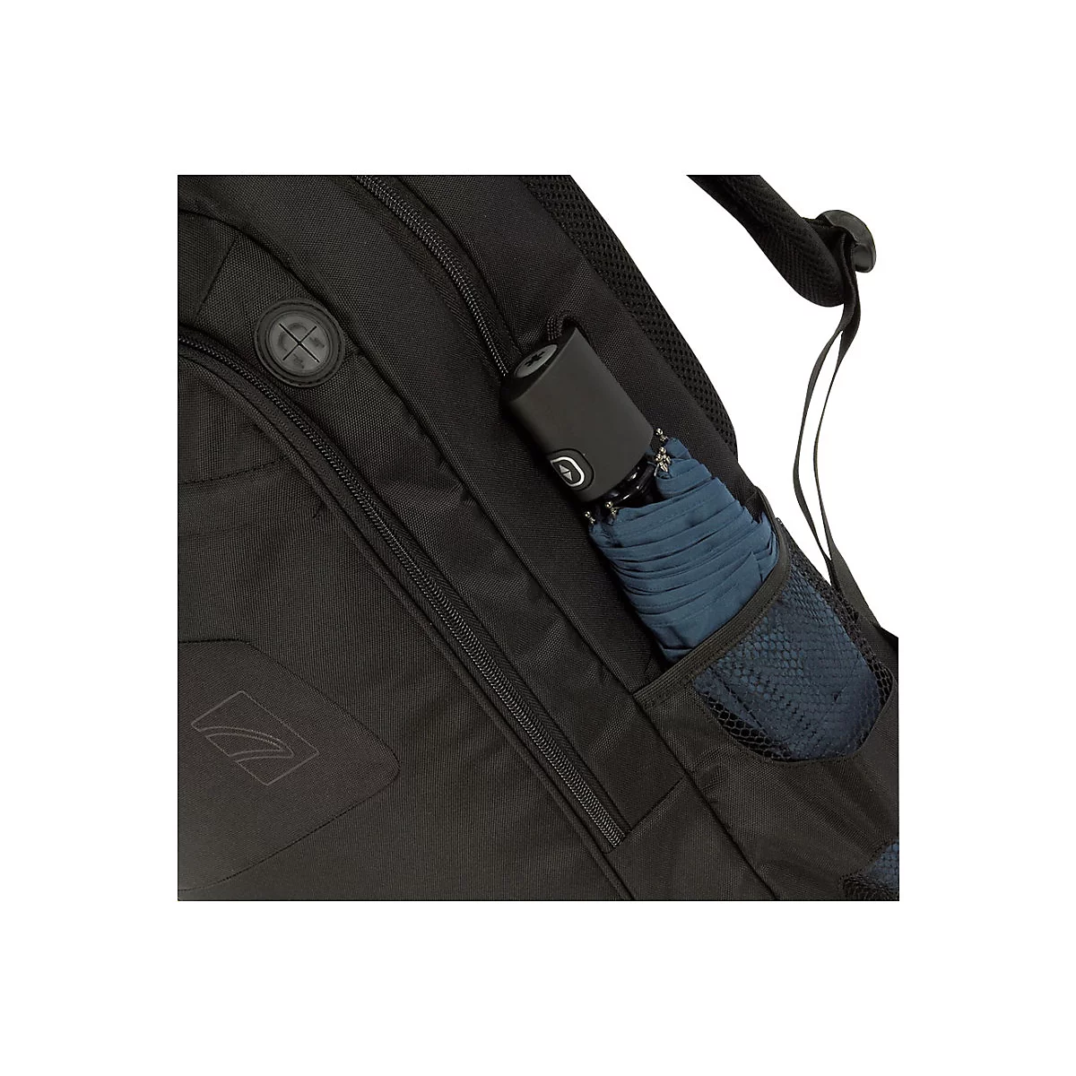 Schwarzer Rucksack mit Netzseitentasche und blauem Regenschirm.