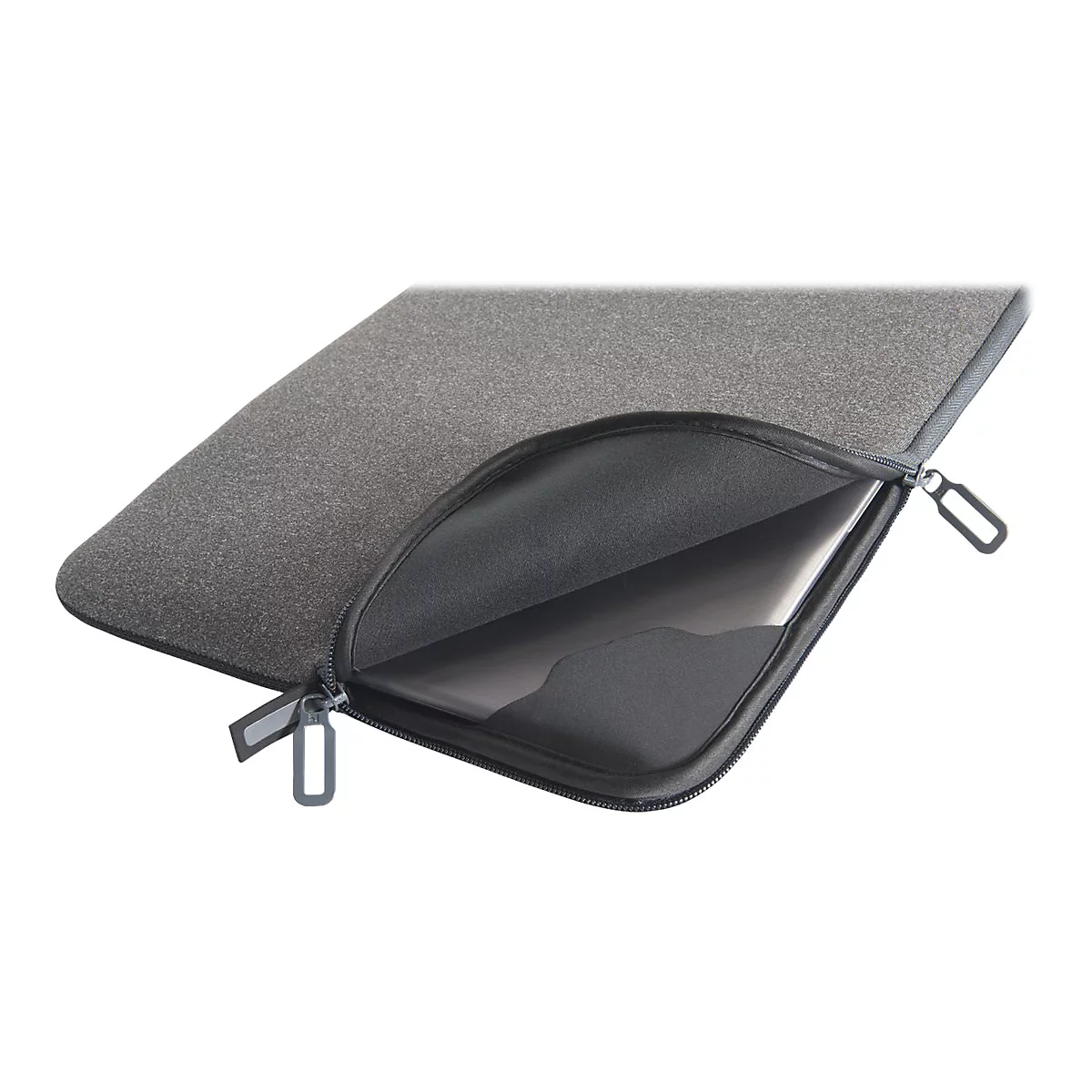 Graue Laptop-Tasche mit ReiÃŸverschluss, teilweise geÃ¶ffnet. Innen ist ein Laptop zu sehen.