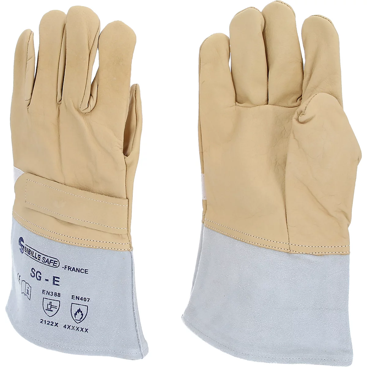 Zwei Lederhandschuhe mit hellbrauner Handfläche und hellgrauem Stulpen. Auf der Manschette ist Text abgebildet.