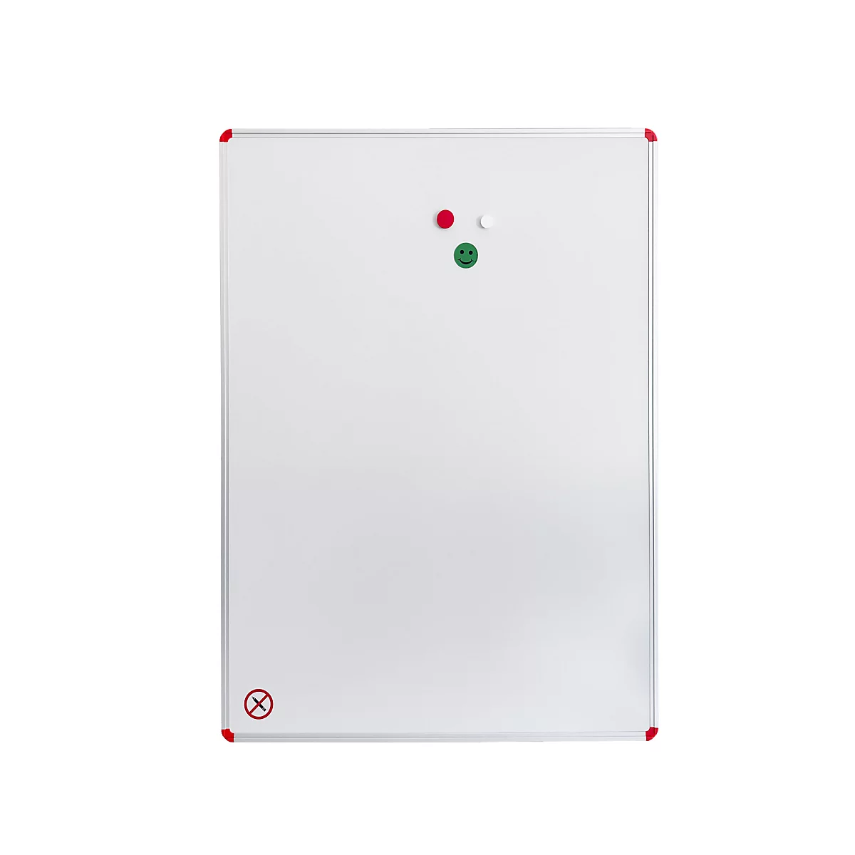 Rechteckiges, weißes Whiteboard mit Aluminiumrahmen und roten Ecken, an dem drei Magnete haften.