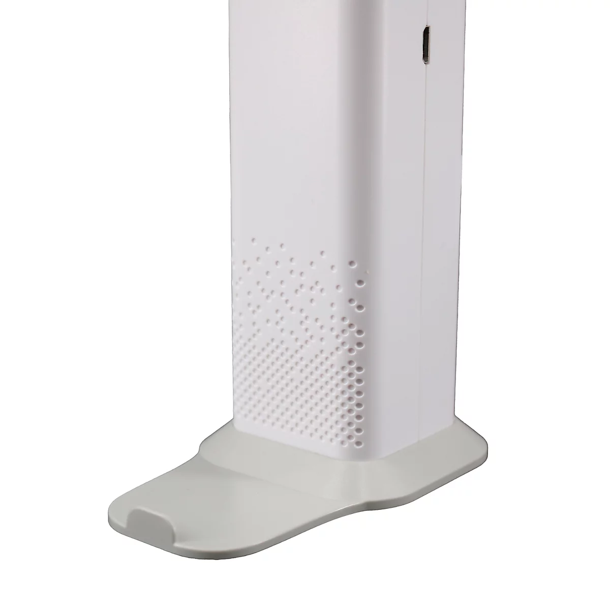 Weißer Turm mit Löchern, rechteckigem Sockel, Seitenansicht.