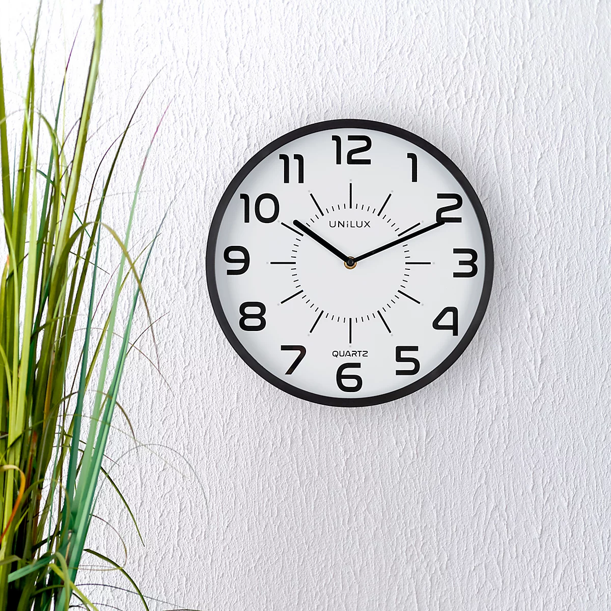 Unilux POP wandklok zwart, diameter: 30,5 cm, quartz uurwerk, geruisloze kruipende wijzers, batterij inbegrepen