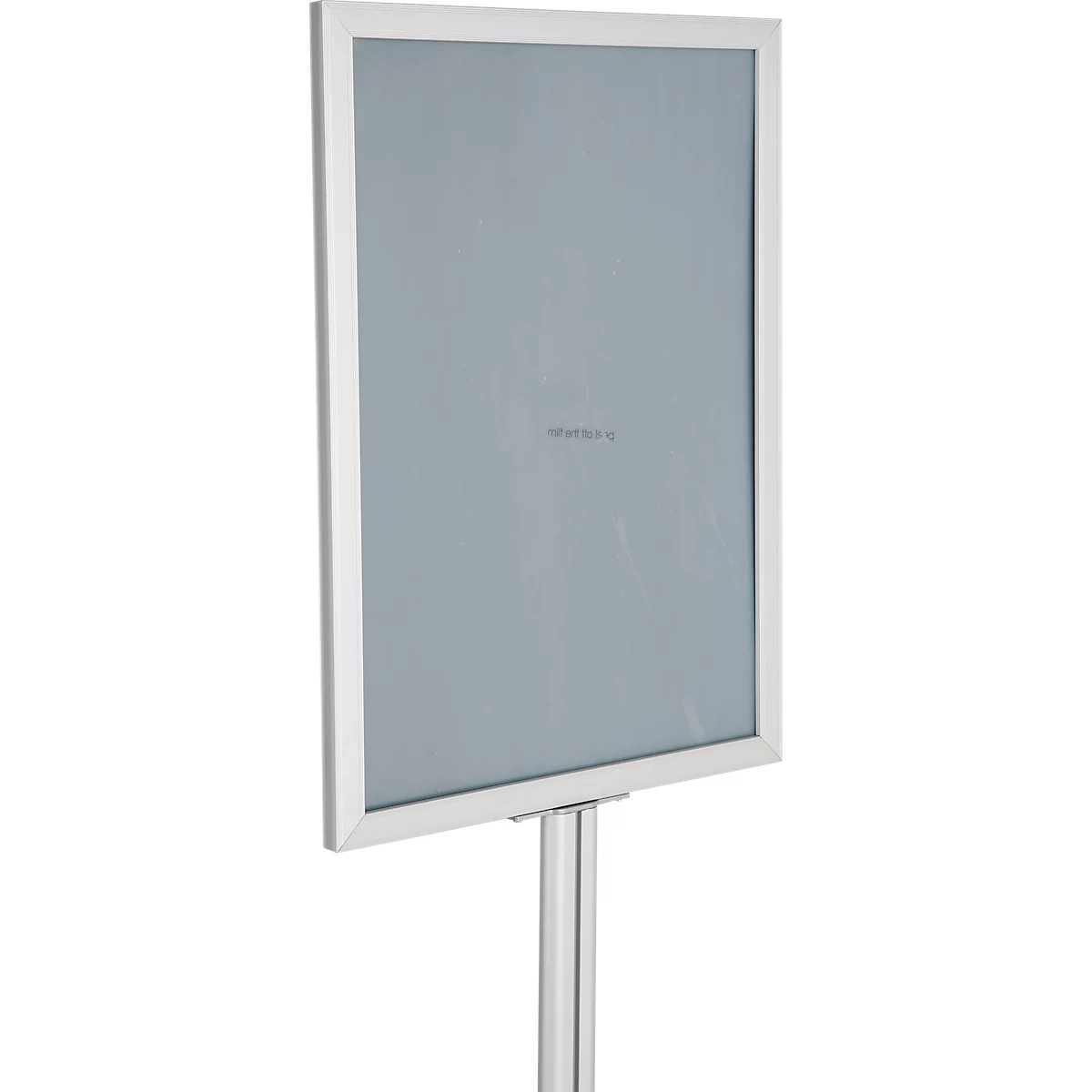 Plakattafel mit silbernem Rahmen, montiert auf einer silbernen Stange. Der Hintergrund ist grau.