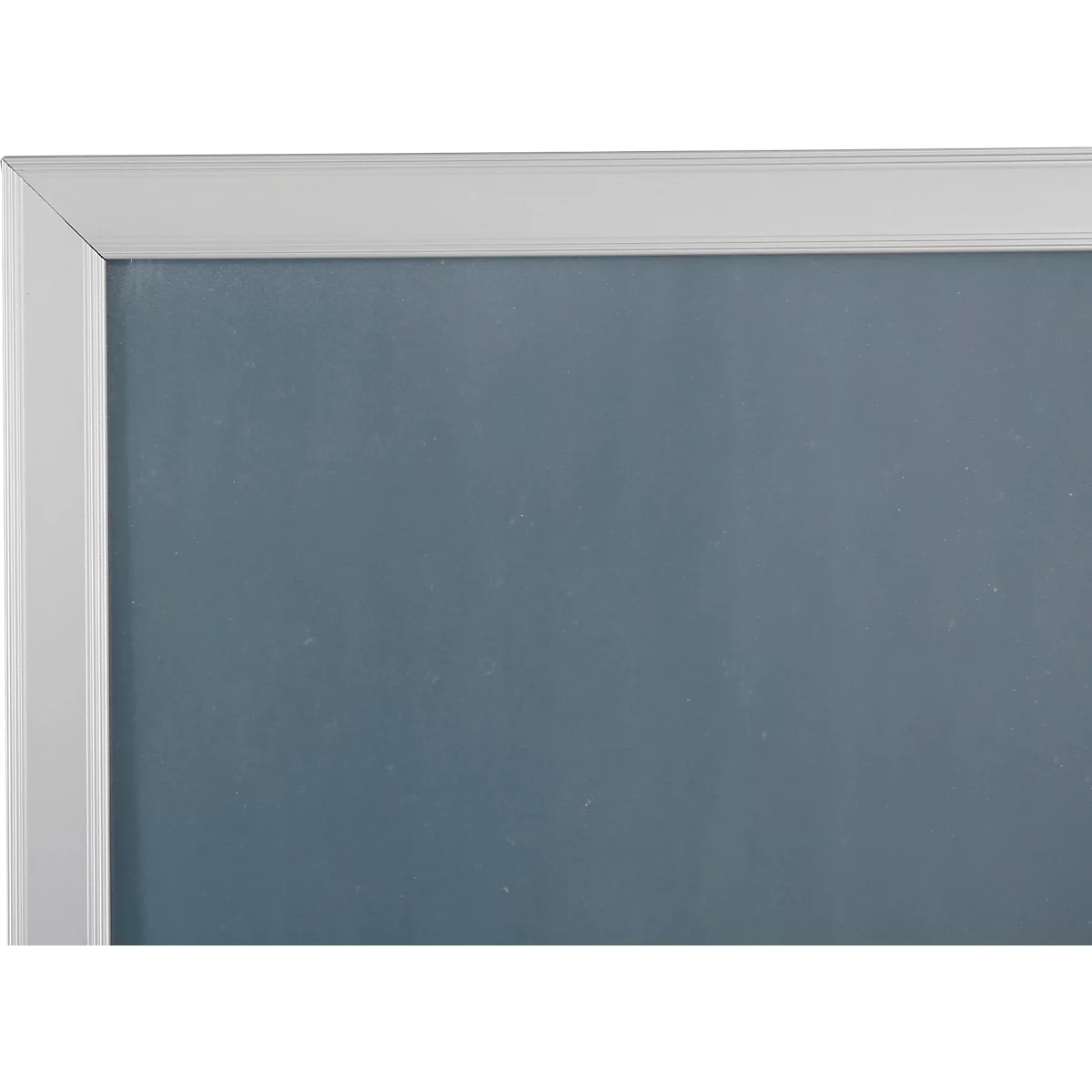 Coin d'un cadre gris avec un tableau bleu.