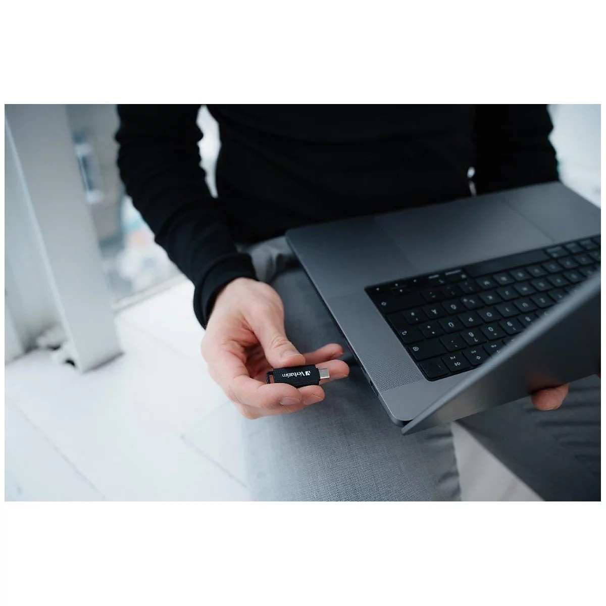 USB-C-Stick Verbatim Store 'n' Go, 32 GB, Retractable Typ-C, 100MB/s Lesegeschwindigkeit & 20 MB/s Schreibgeschwindigkeit, schwarz