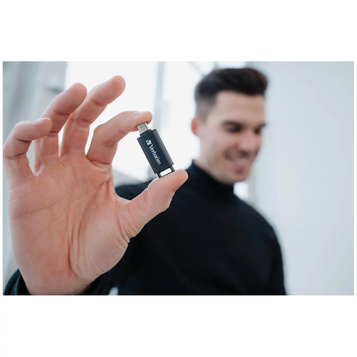USB-C-Stick Verbatim Store 'n' Go, 32 GB, Retractable Typ-C, 100MB/s Lesegeschwindigkeit & 20 MB/s Schreibgeschwindigkeit, schwarz