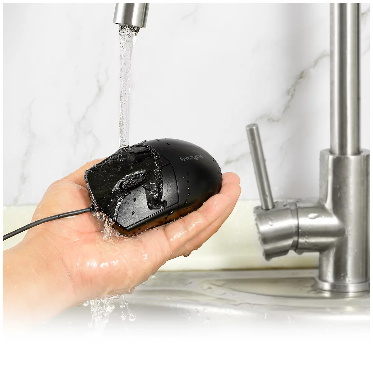 USB-Maus Kensington Pro Fit® K70315WW, kabelgebunden, für Links- & Rechtshänder, 2 Tasten & Scrollrad, 1600 dpi, wasserdicht, abwaschbar, schwarz