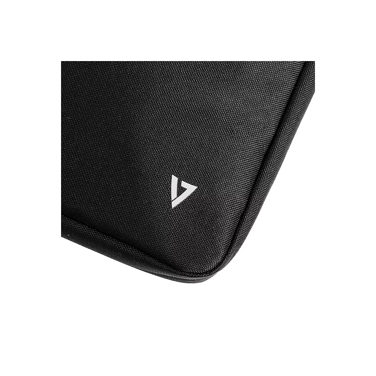 Detailaufnahme einer schwarzen Tasche mit weißem Logo.