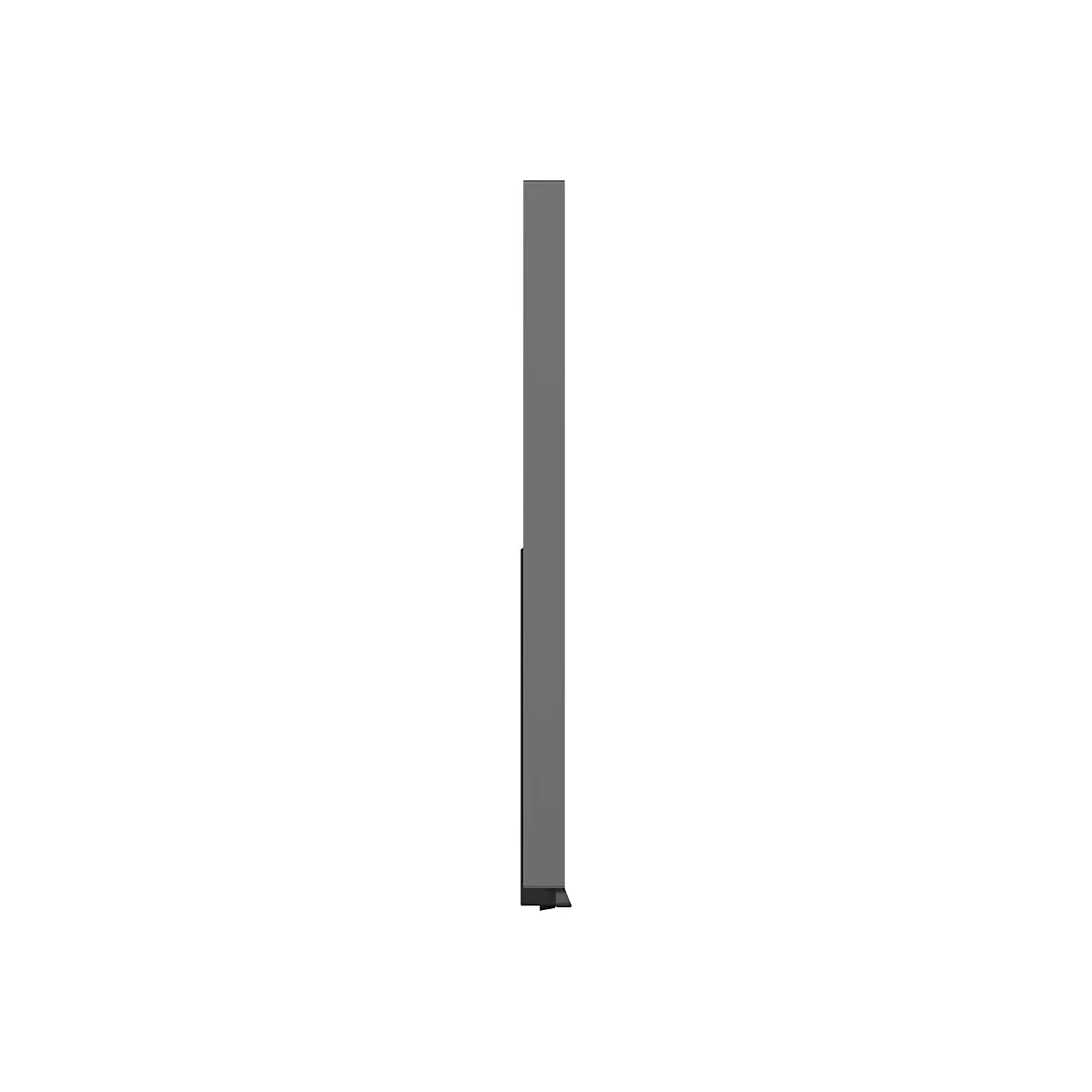 Graue, rechteckige Säule vor weißem Hintergrund.