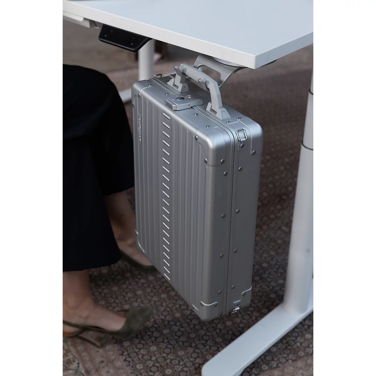 Valise business actiCase, L 297 x P 109 x H 417 mm, 11,7 l , sans roulettes, aluminium, argent