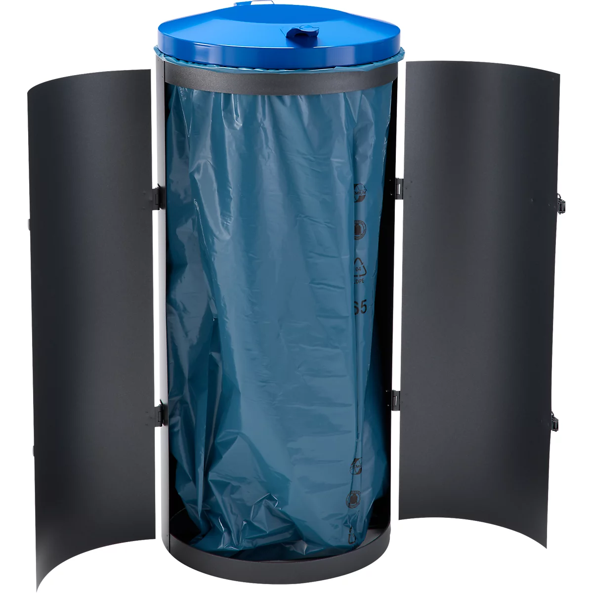 Mülltonne mit blauem Deckel, offene schwarze Türen, blauer Müllsack.
