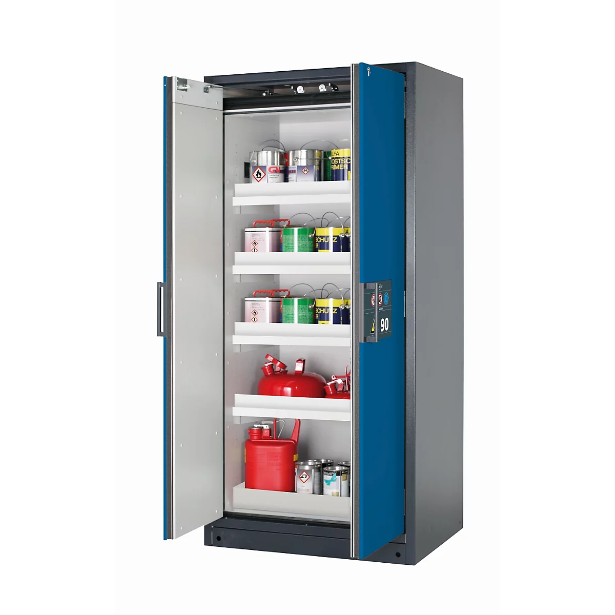 Open stalen kast met planken binnenin, gevuld met blikken, canisters en flessen. Blauwe deurlijst, rechts slot met '90' display.