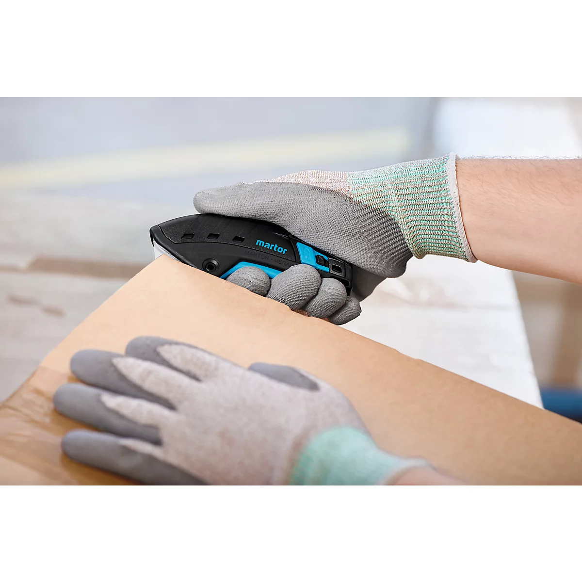 Veiligheidsmes Martor Secupro Merak, ergonomisch, veiligheidsknop, met bevestigingslus, L 128 x B 18 x H 50 mm, staal/GRP, blauw-zwart