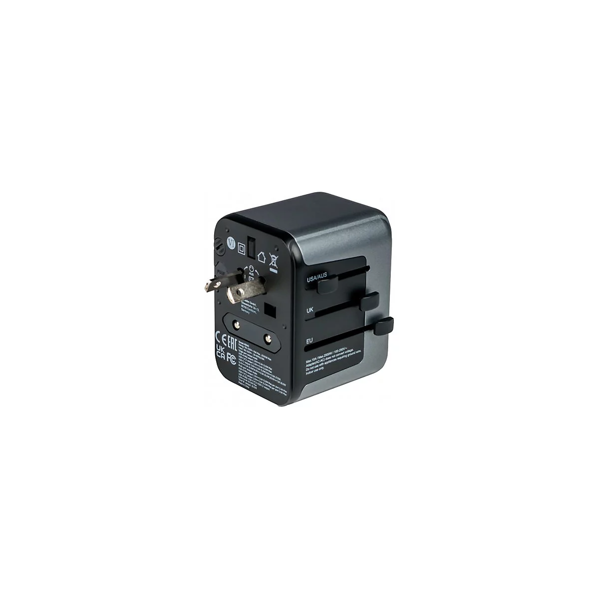 Schwarzer Universal-Reiseadapter mit ausfahrbaren Steckern für USA, UK und EU vor weißem Hintergrund.